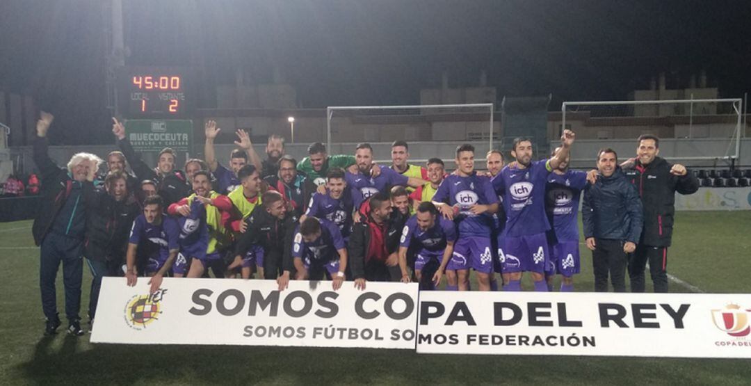 La plantilla celebrando el pase a Copa del Rey