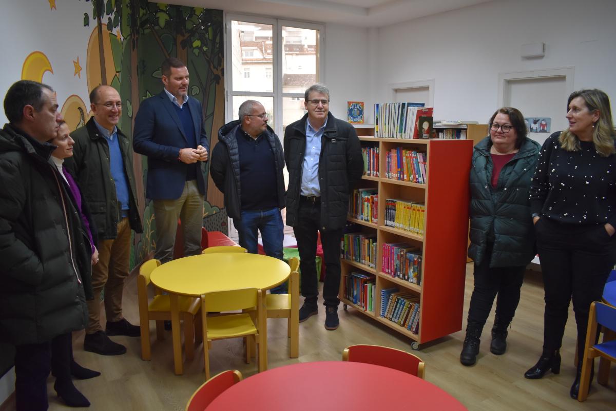 Visita a biblioteca de Ribadavia nesta mañá de mércores.