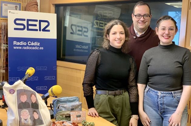 Sara Acuaviva y Carmen Martínez, junto a Juan Pablo Diánez