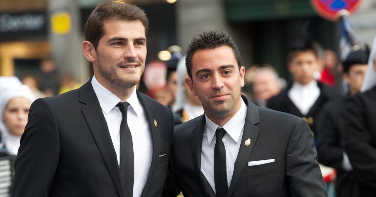 Casillas y Xavi, durante un acto en Oviedo