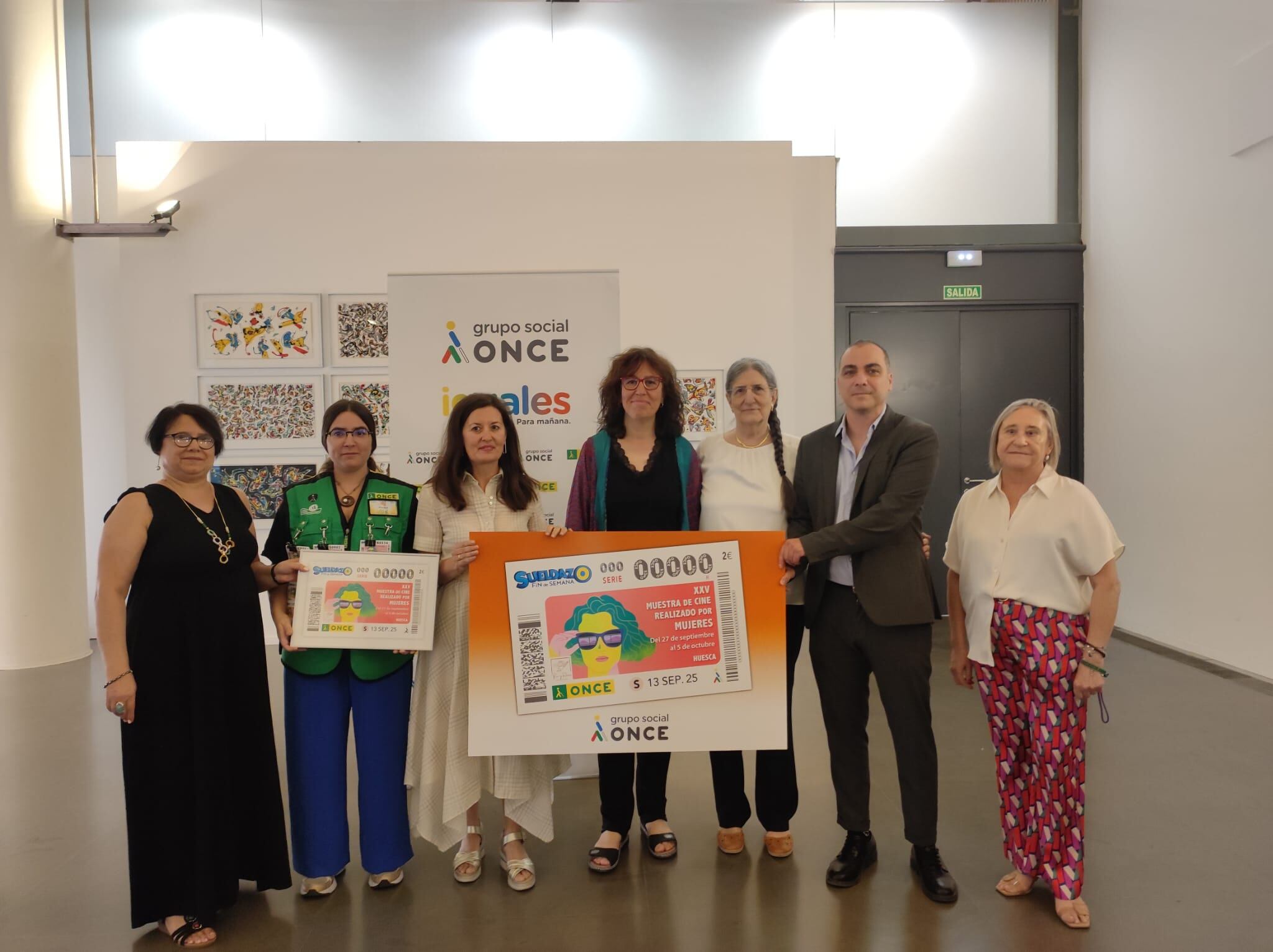 Presentación en la DPH del cupón de la ONCE con la imagen de la Muestra de Cine Realizado por Mujeres, de Huesca.