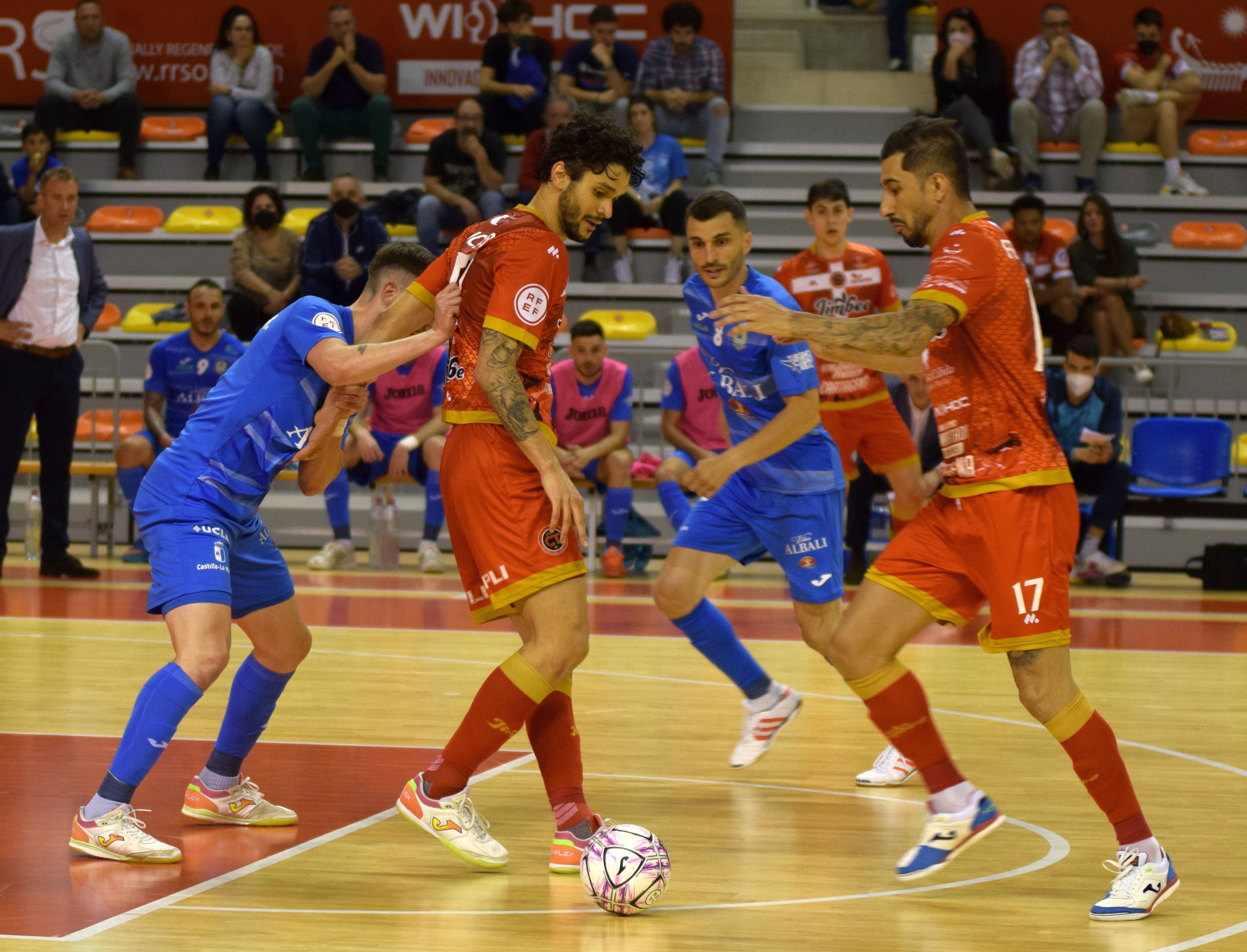 Lucao y Drasler durante un lance del partido