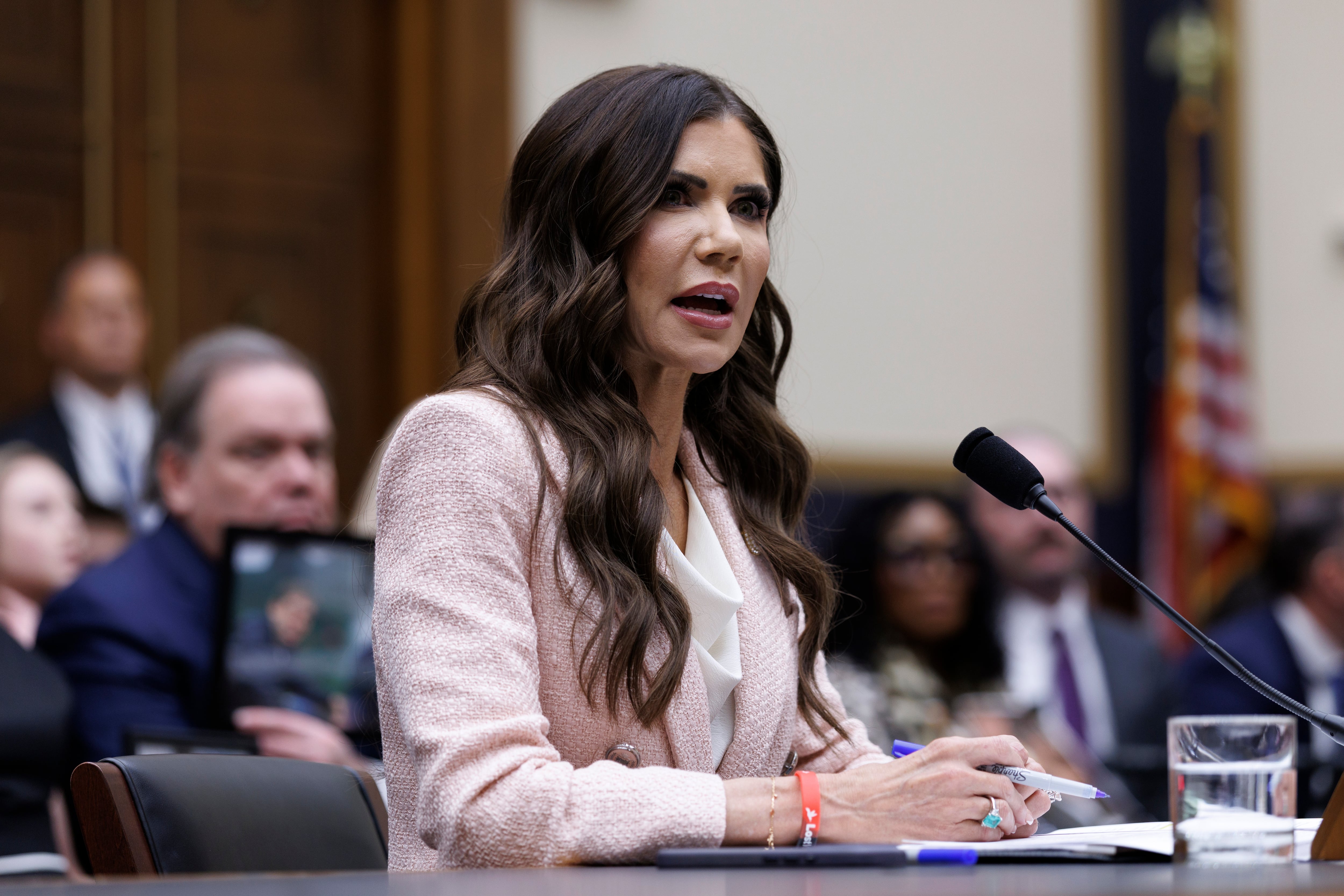 La exsecretaria de Seguridad Nacional, Kristi Noem, en el Capitolio