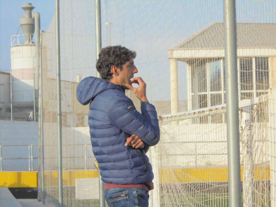 Pablo Iglesias veient un partit