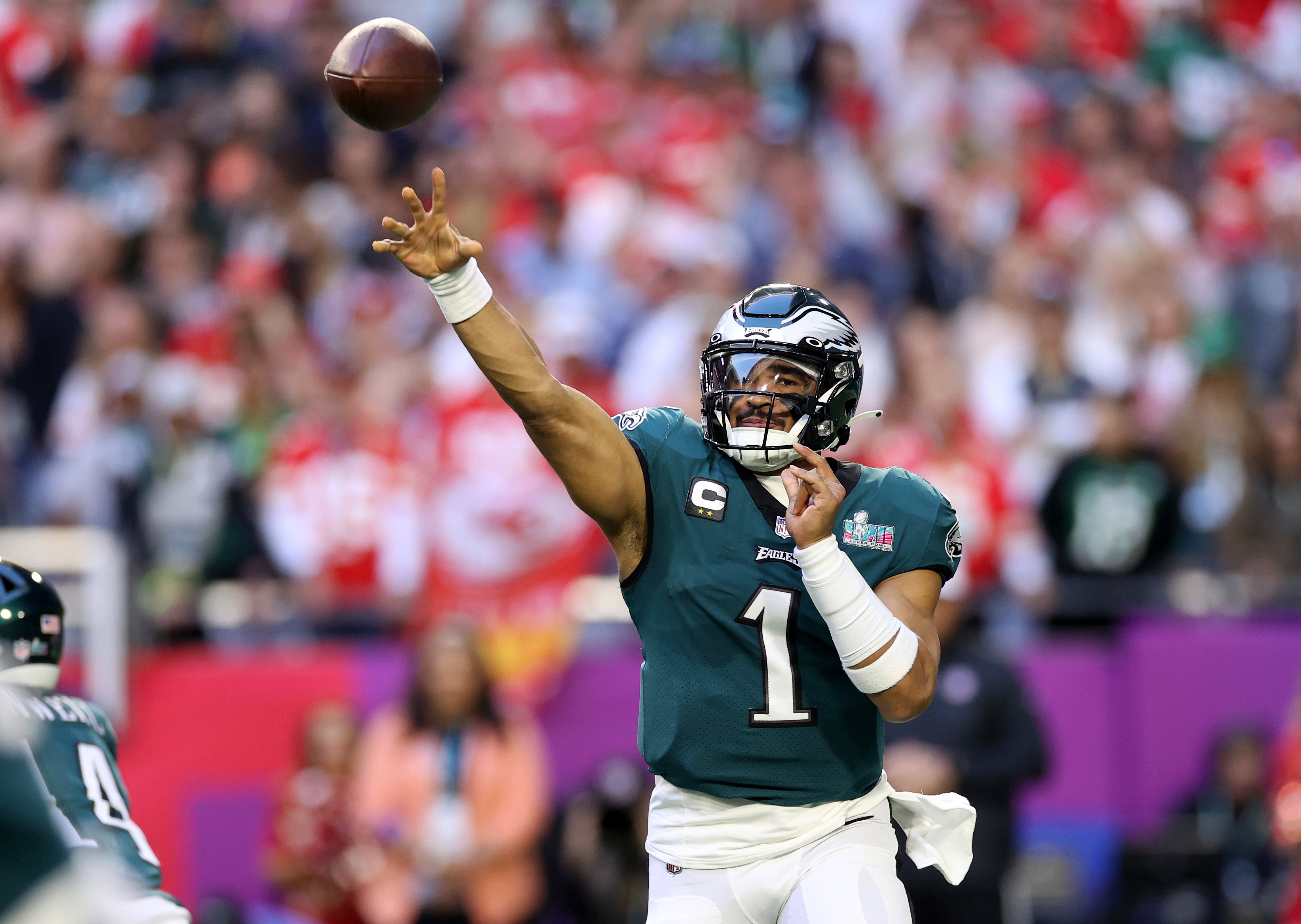 El quarterback de los Eagles Jalen Hurts, durante la Super Bowl. (Estados Unidos, Filadelfia) EFE/EPA/CAROLINE BREHMAN