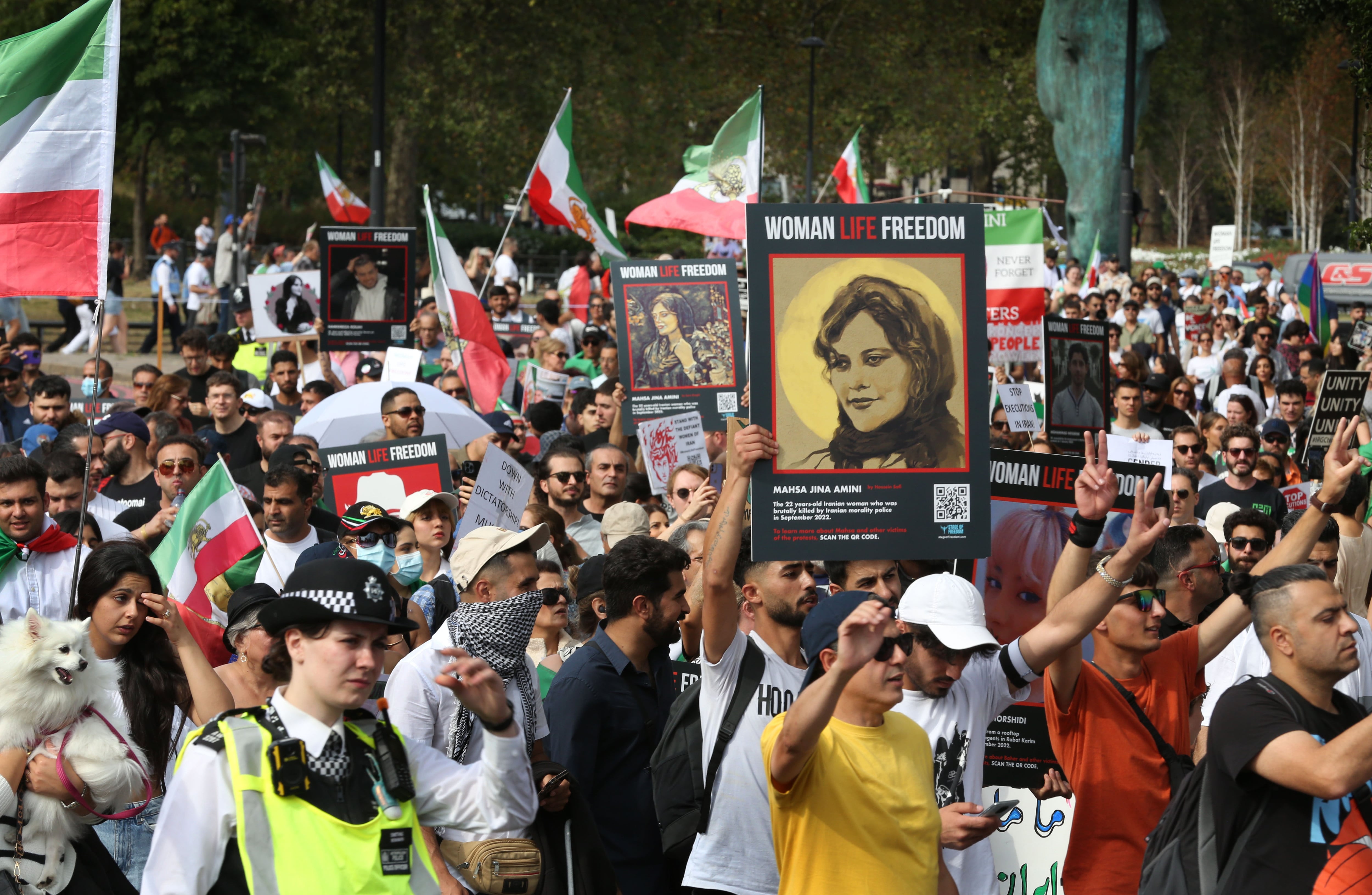 Protestas en Londres para pedir libertad para las mujeres en Irán.