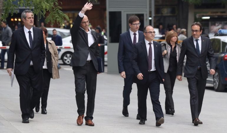 Los exconsejeros de la Generalitat de Cataluña Joaquim Forn (Interior), Dolors Bassa (Trabajo), Raul Romeva (Exteriores),Carles Mundó (Justicia), Jordi Turull (Presidencia),Maritxel Borrás (Gobernación), y Josep Rull (Territorio),i-d. a su llegada a la Au