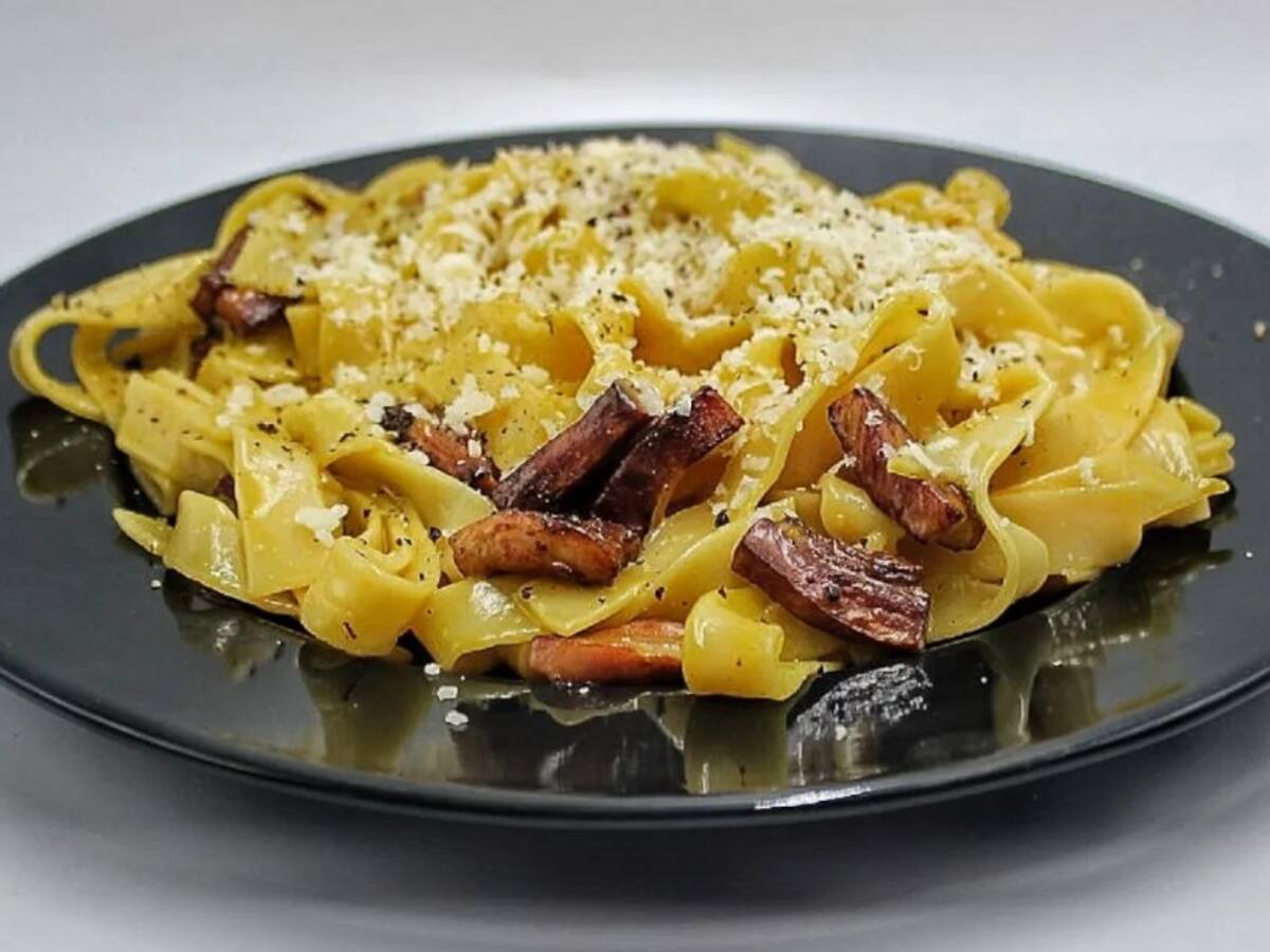 Tagliatelle a la carbonara, muslos de pollo al vino y tacos de costillas de cerdo: las recetas de David Gibello paso a paso