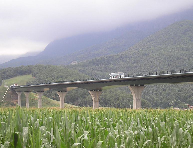 Un tram de la carretera que passa pels túnels de Bracons.