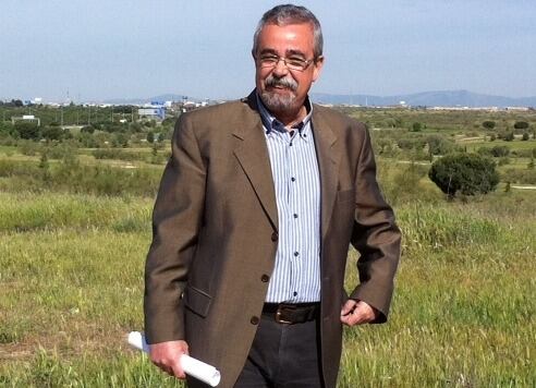 El candidato de IU a la alcaldía de Madrid, Ángel Pérez, ha propuesto la creación de un anillo verde en algunos barrios del Sur de Madrid, para equilibrar estas zonas con el centro de la ciudad.