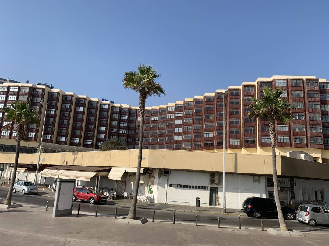 La salida a subasta de la antigua residencia de Tiempo Libre está a expensas de los propietarios de dos locales de sus bajos, que se resisten a marcharse