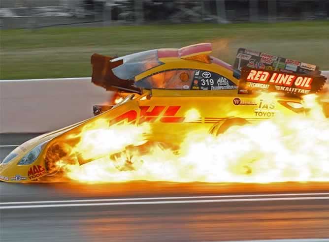 El coche de Kalitta en llamas