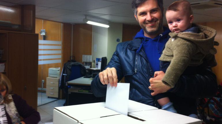 David Monter ha votat aquest dilluns a la delegació de govern a Lleida perquè el 9N no hi va poder perquè treballava