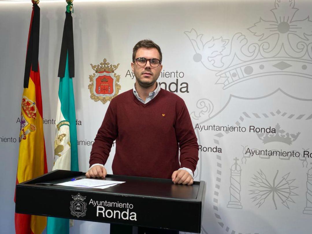 El concejal de Educación, Ángel Martínez, en la sala de prensa del Ayuntamiento de Ronda