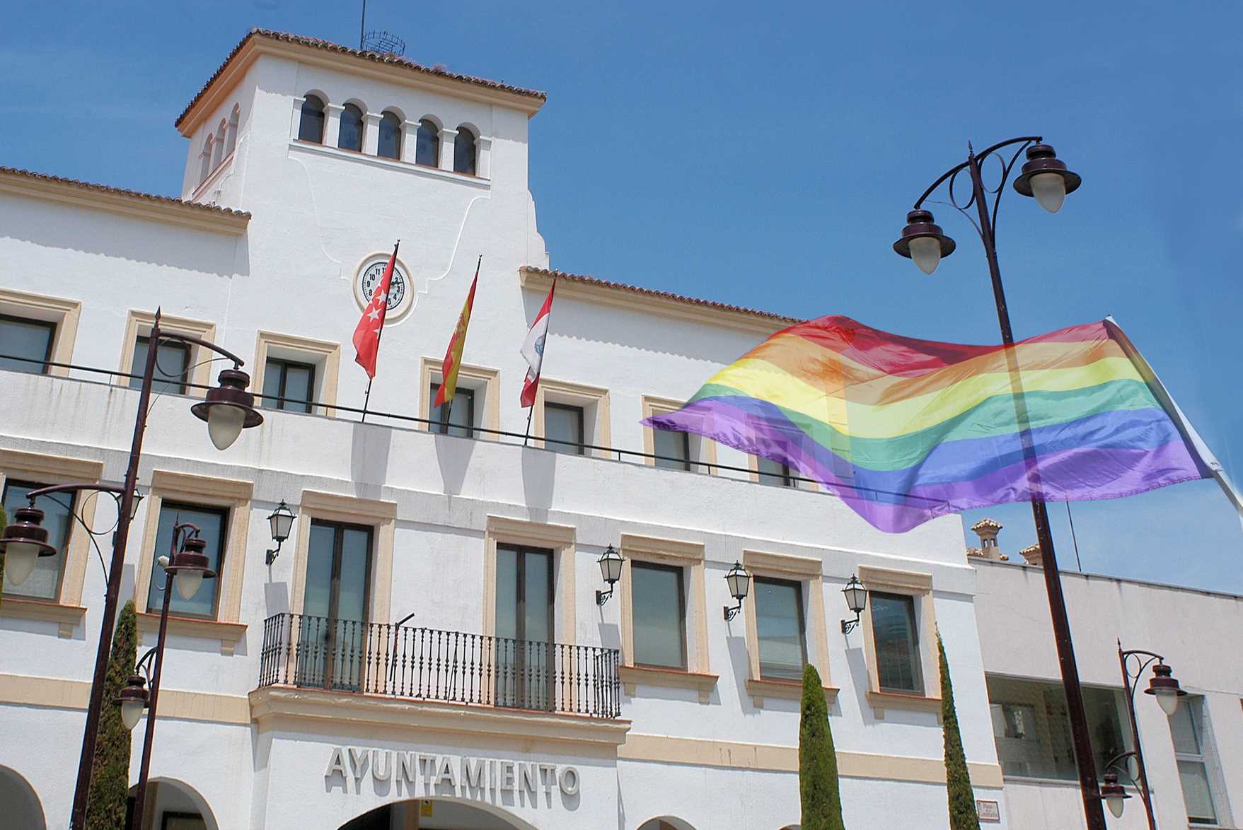 El gobierno del PP de Sanse sí iluminará la fachada del Ayuntamiento con los colores del Orgullo