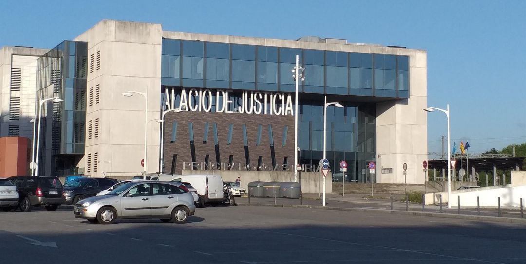 Al acusado tuvieron que sacarlo del coche ante su falta de colaboración.