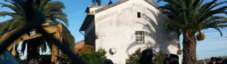 Momento del desalojo en San Vicente de Elviña