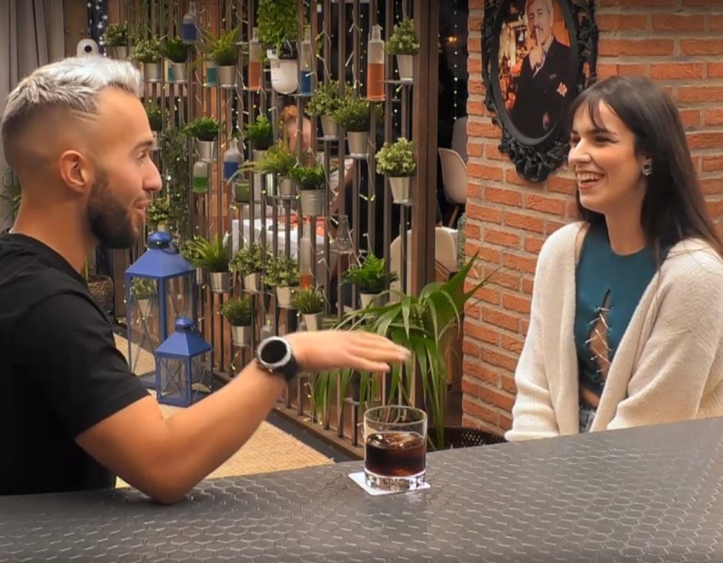 La petición de dos solteros de&#039; First Dates&#039; a Ayuso: &quot;con 30 años seguimos siendo jóvenes&quot;.