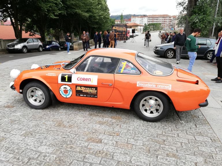 Este jueves,en el puente romano, se presentó la 51 edición del rallye de Ourense.Quinta prueba del Campeonato de España de Rallys de Asfalto.