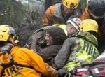 Emergency personnel carry a woman rescued from a collapsed house after a mudslide in Montecito, California, U.S. January 9, 2018. Kenneth Song/Santa Barbara News-Press via REUTERS ATTENTION EDITORS - THIS IMAGE WAS PROVIDED BY A THIRD PARTY. MANDATORY CREDIT. NO RESALES. NO ARCHIVES. TPX IMAGES OF THE DAY