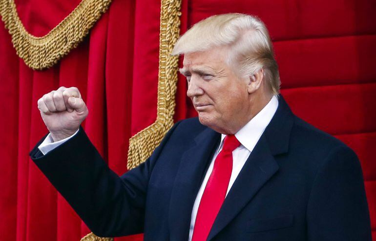 El presidente electo de EE.UU., Donald Trump, a su llegada al Capitolio para asistir a su investidura como el 45º presidente de los Estados Unidos.