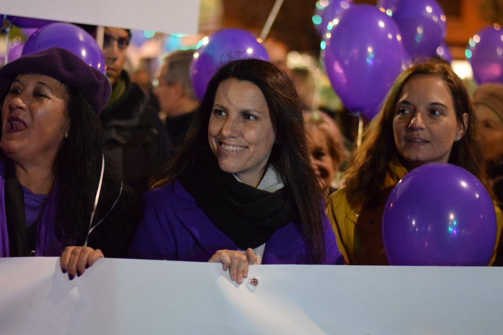 Alba Leo, concejala de Feminismos de Getafe, junto a la alcaldesa Sara Hernández durante la manifestación contra la violencia machista el jueves 24 de noviembre