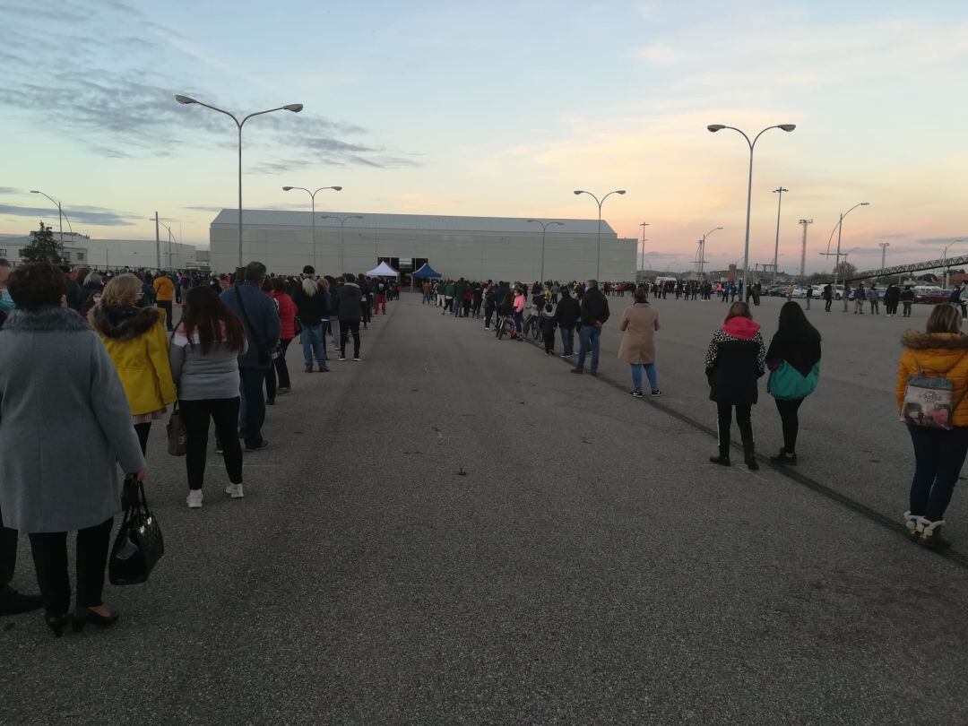 Colas para someterse al cribado de este fin de semana