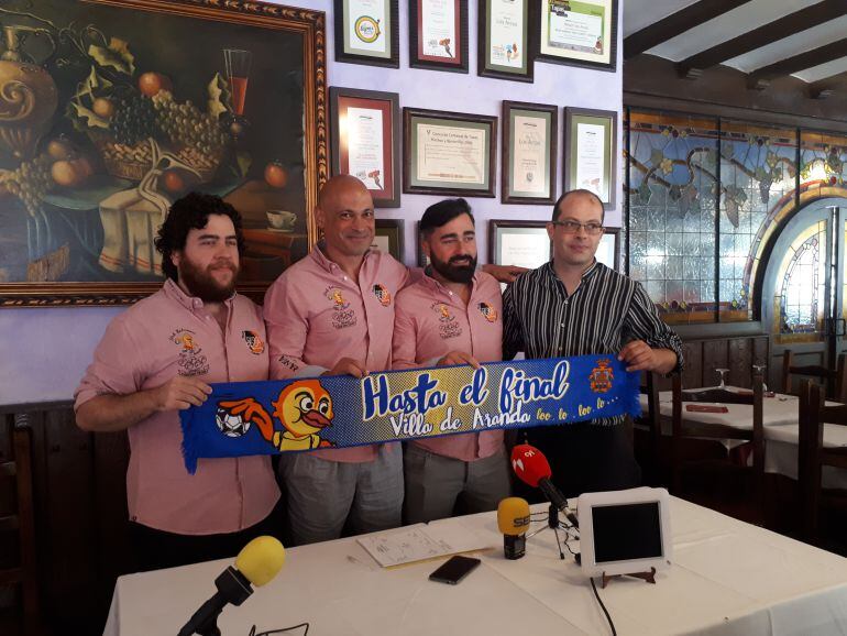 Juan Moreno (segundo por la izquierda) en la presentación del cuerpo técnico 