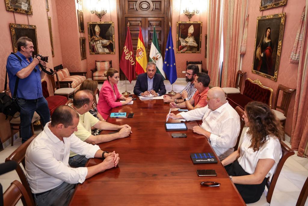 Reunión del alcalde de Sevilla, José Luis Sanz, con el sector cultural este verano