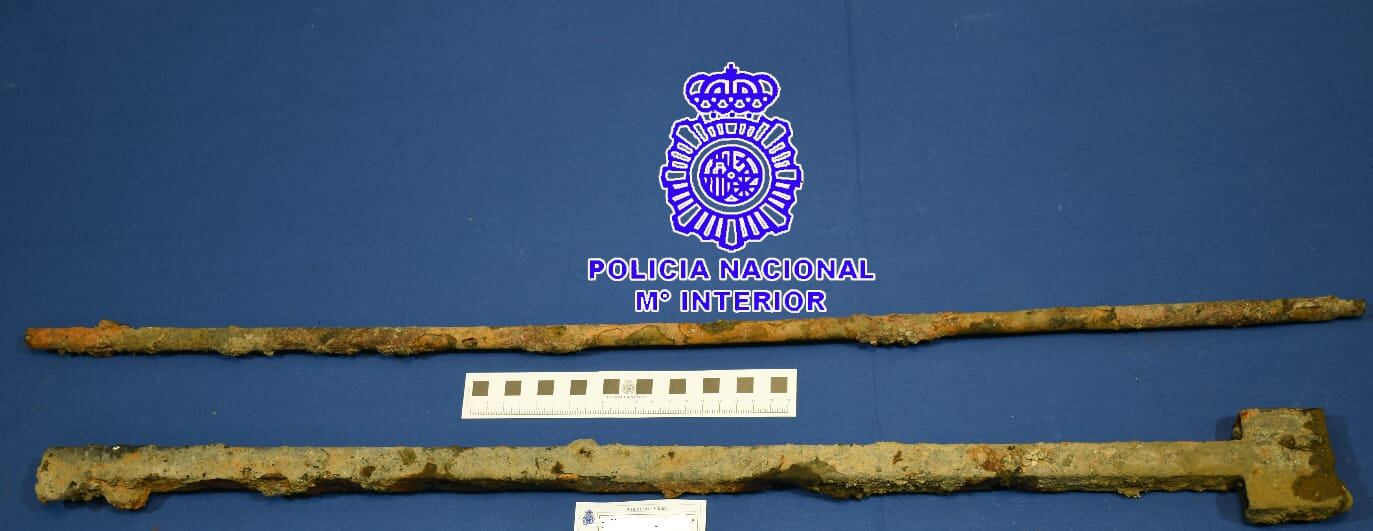 Barras de hierro intervenidas al detenido