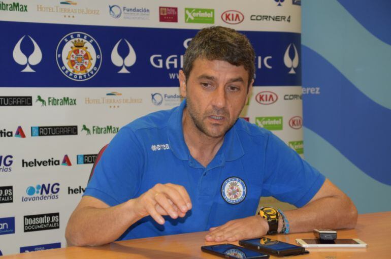 Pepe Masegosa en la previa al partido en Isla Cristina