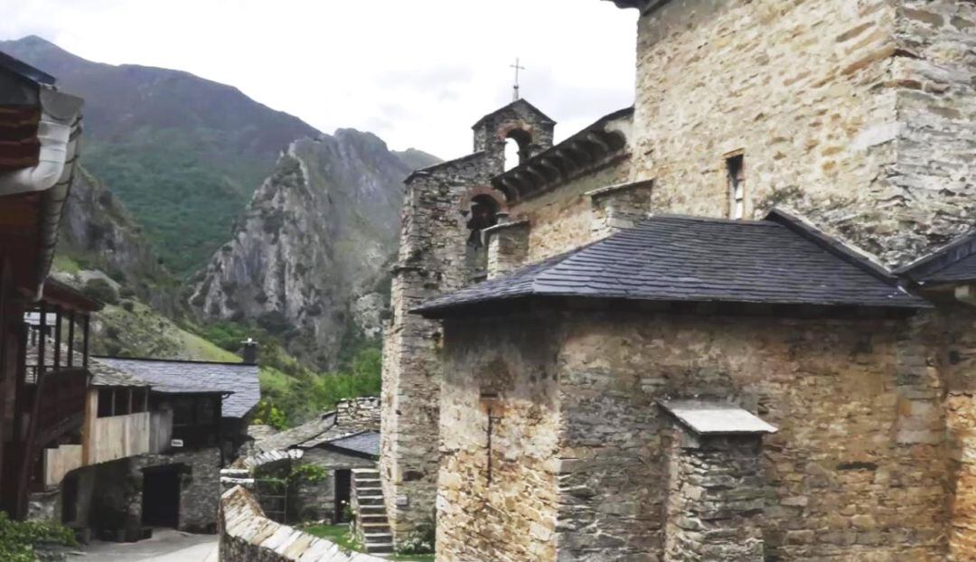 Imagen de la iglesia de Santiago de Peñalba 