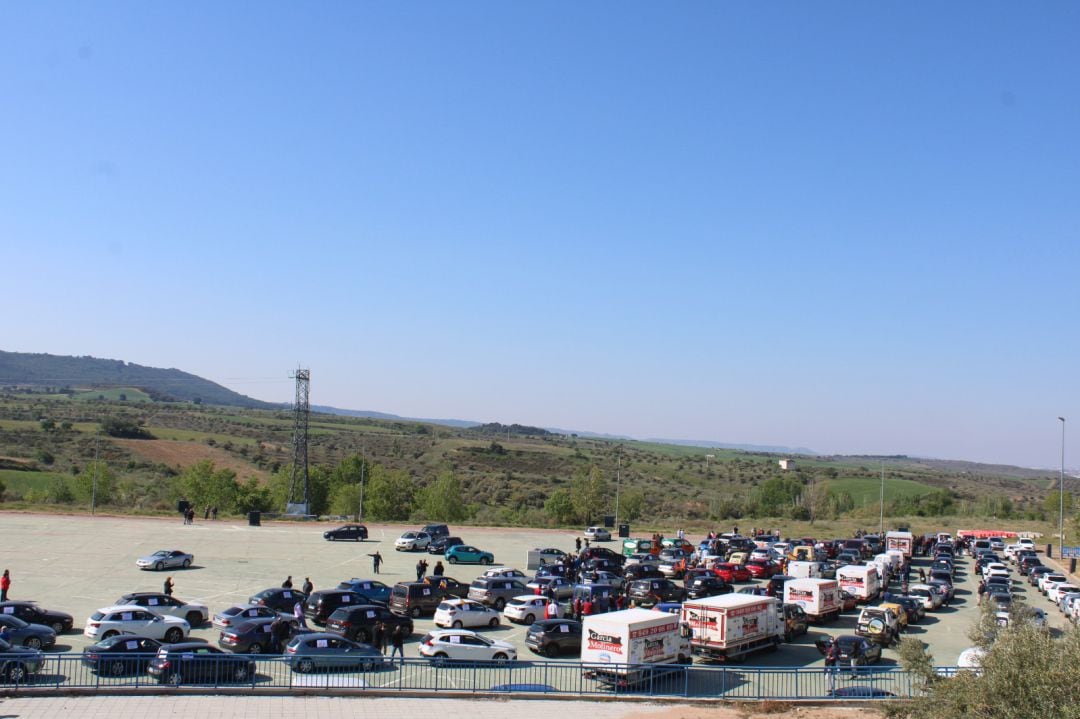 Caravana de vehículos en el Recinto Ferial de Guadalajara