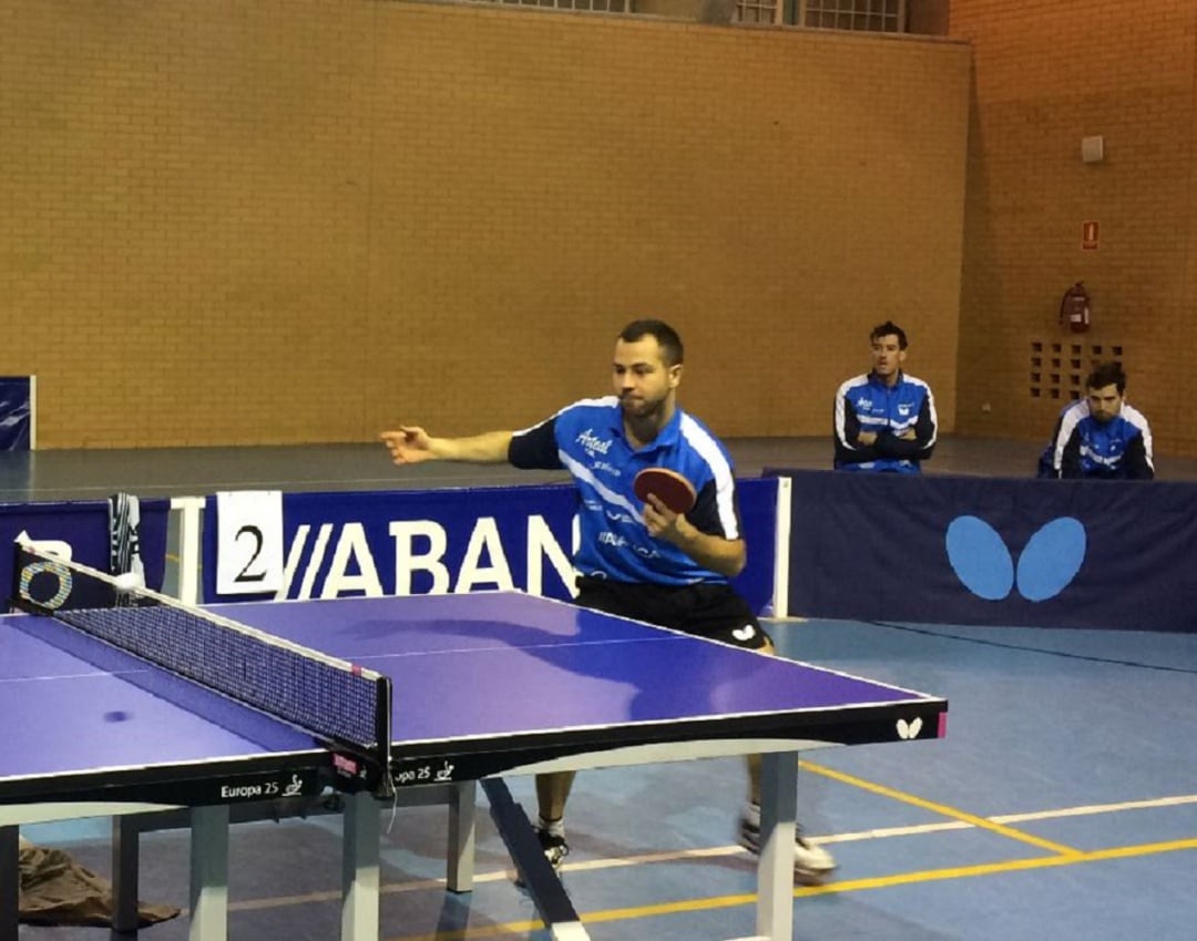 Humberto Manhani, durante un partido con el Arteal Santiago