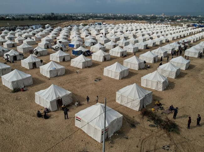 Vista general del campo de refugiados de Khan Yunis, construido por Egipto y la Media Luna Roja.