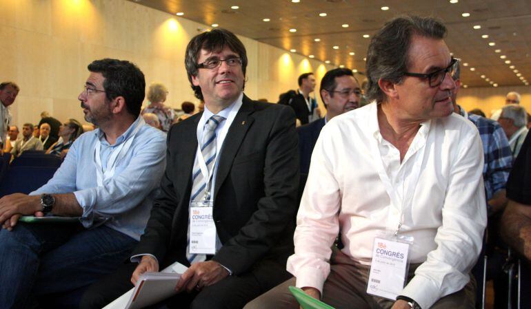 Francesc Sánchez, Carles Puigdemont i Artur Mas, en el congreso de refundación de CDC.