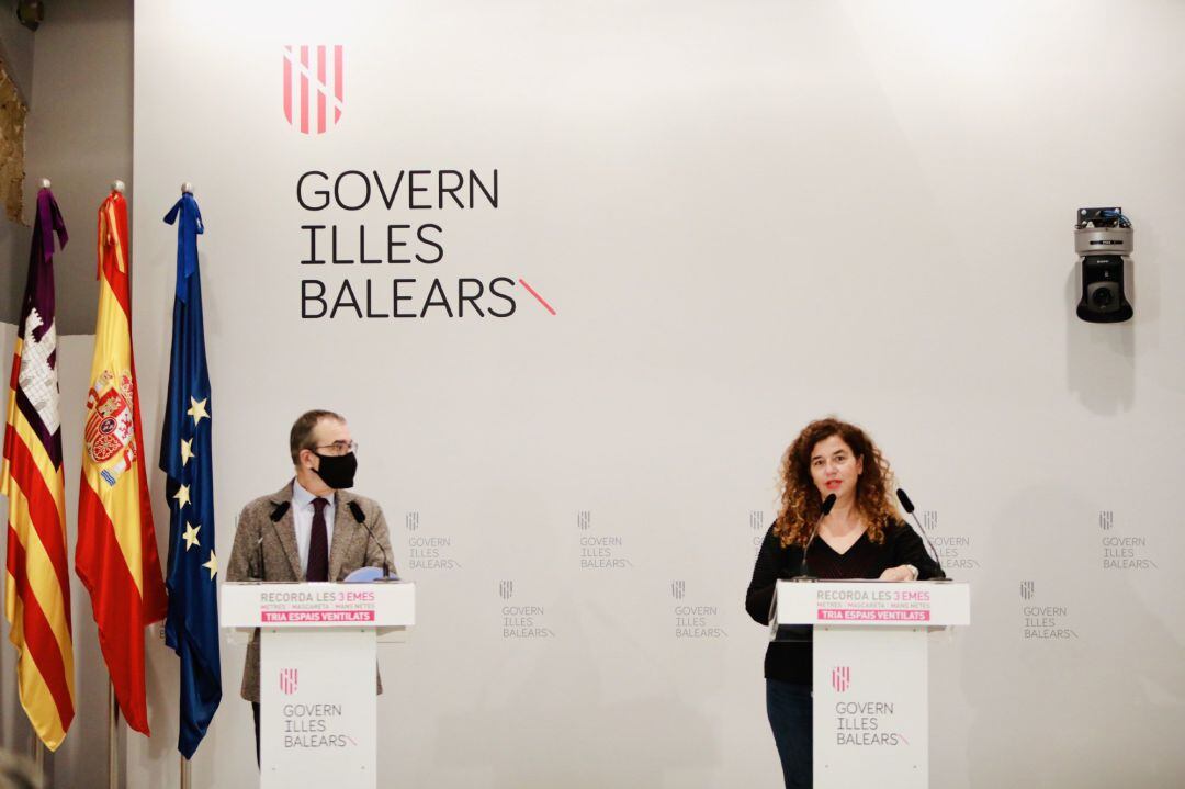 El vicepresidente Juan Pedro Yllanes y la portavoz del Govern Pilar Costa, en rueda de prensa tras el Consell de Govern.