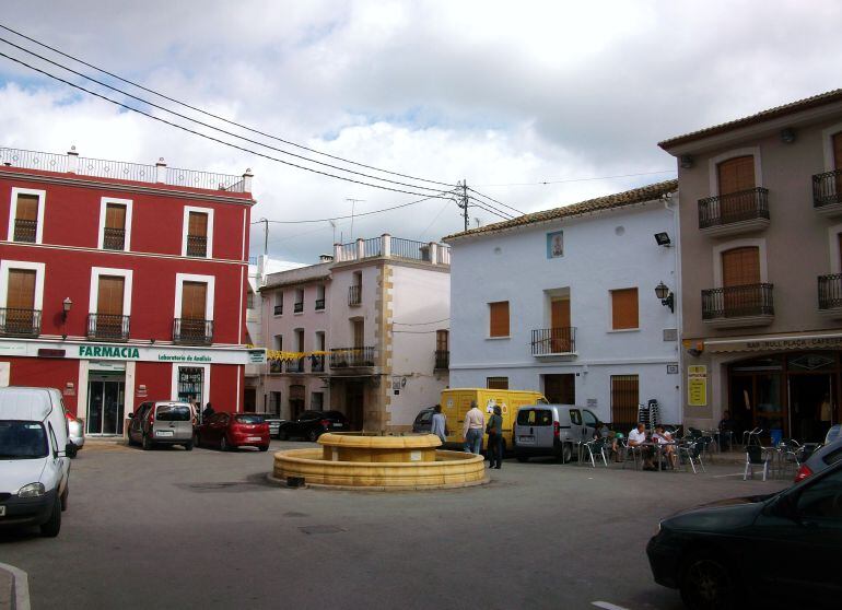 Fuente sin agua en la Plaza Mayor de Xaló