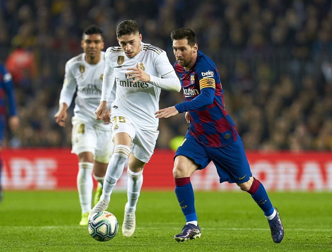 Lionel Messi y Fede Valverde durante &#039;El Clásico&#039;