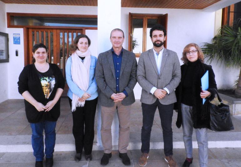 Un momento durante la reunión entre los representantes del Consell y del Banco de Sangre