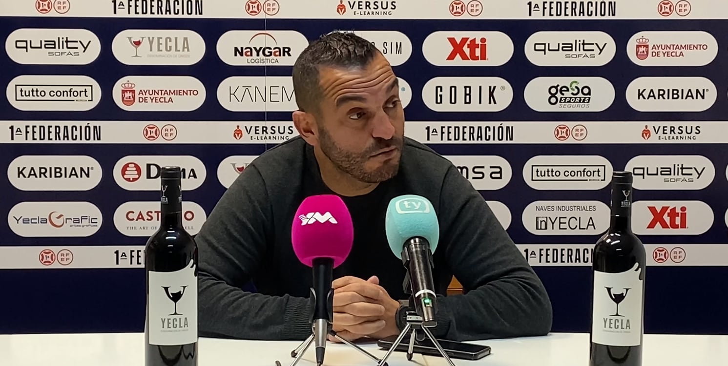 Adrián Hernández en la previa del partido ante el Ceuta