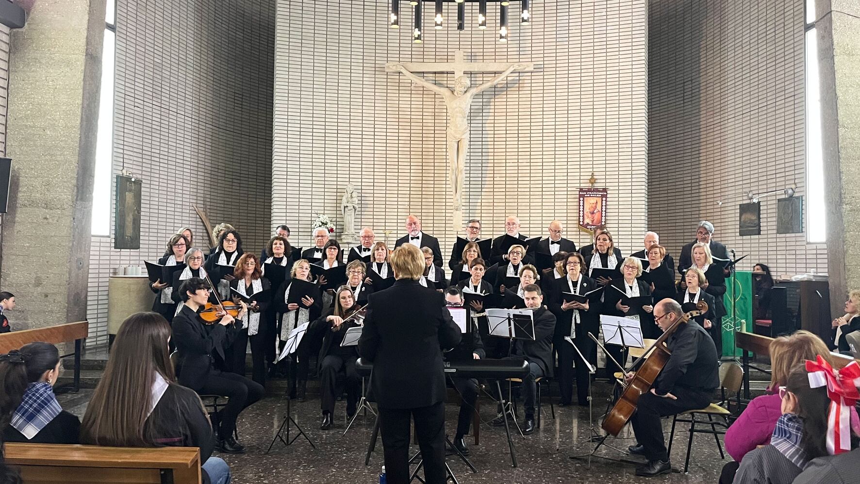 La Coral Santos Patronos ha actuado junto a la Orquesta de Cámara "Ciudad de Elda"