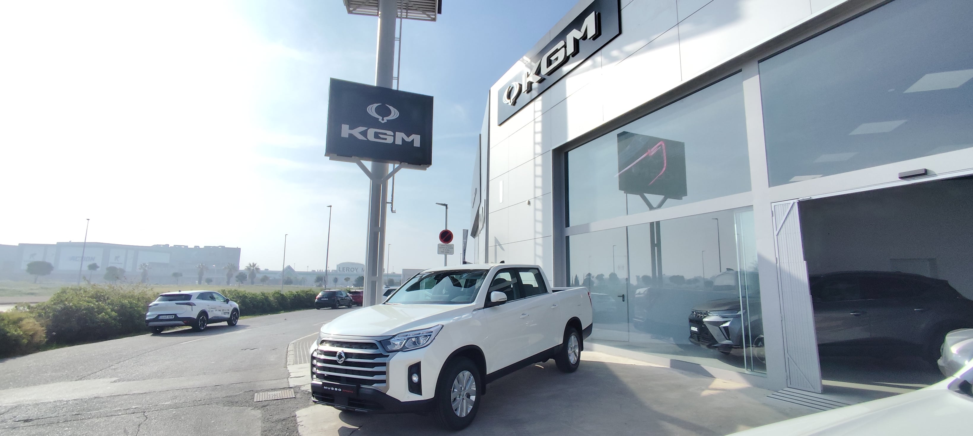 KGM Castellón inaugura nueva ubicación en el Polígono Autopista Sur y refuerza su apuesta por la provincia.