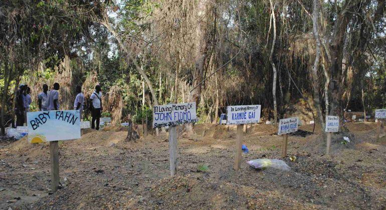 Un cementerio para víctimas de ébola en Liberia.