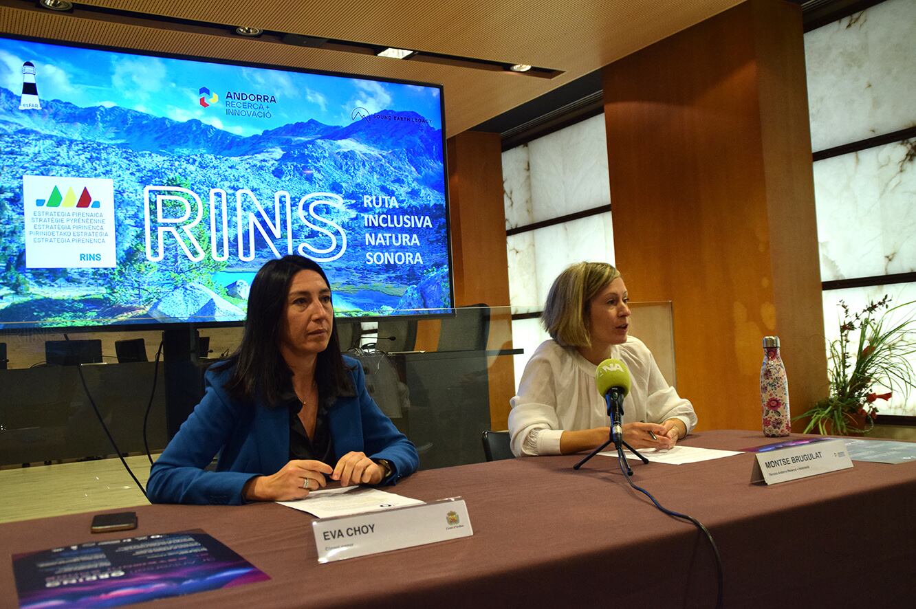 La cònsol menor d'Ordino, Eva Choy, i la tècnica de l'ARI, Montse Brugulat