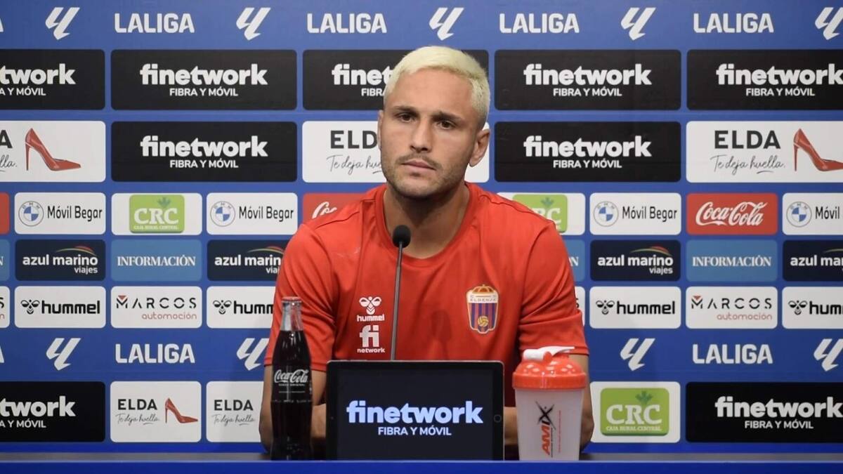 Florin Andone, futbolista del Eldense, antes de recibir a la S. D. Amorebieta