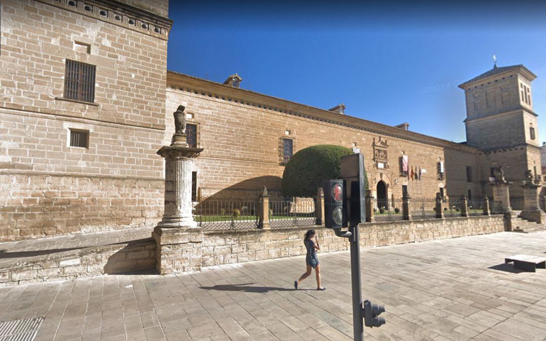 Fachada principal del Hospital de Santiago de Úbeda