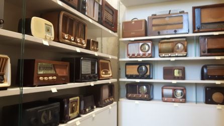 Parte de la colección de radios.