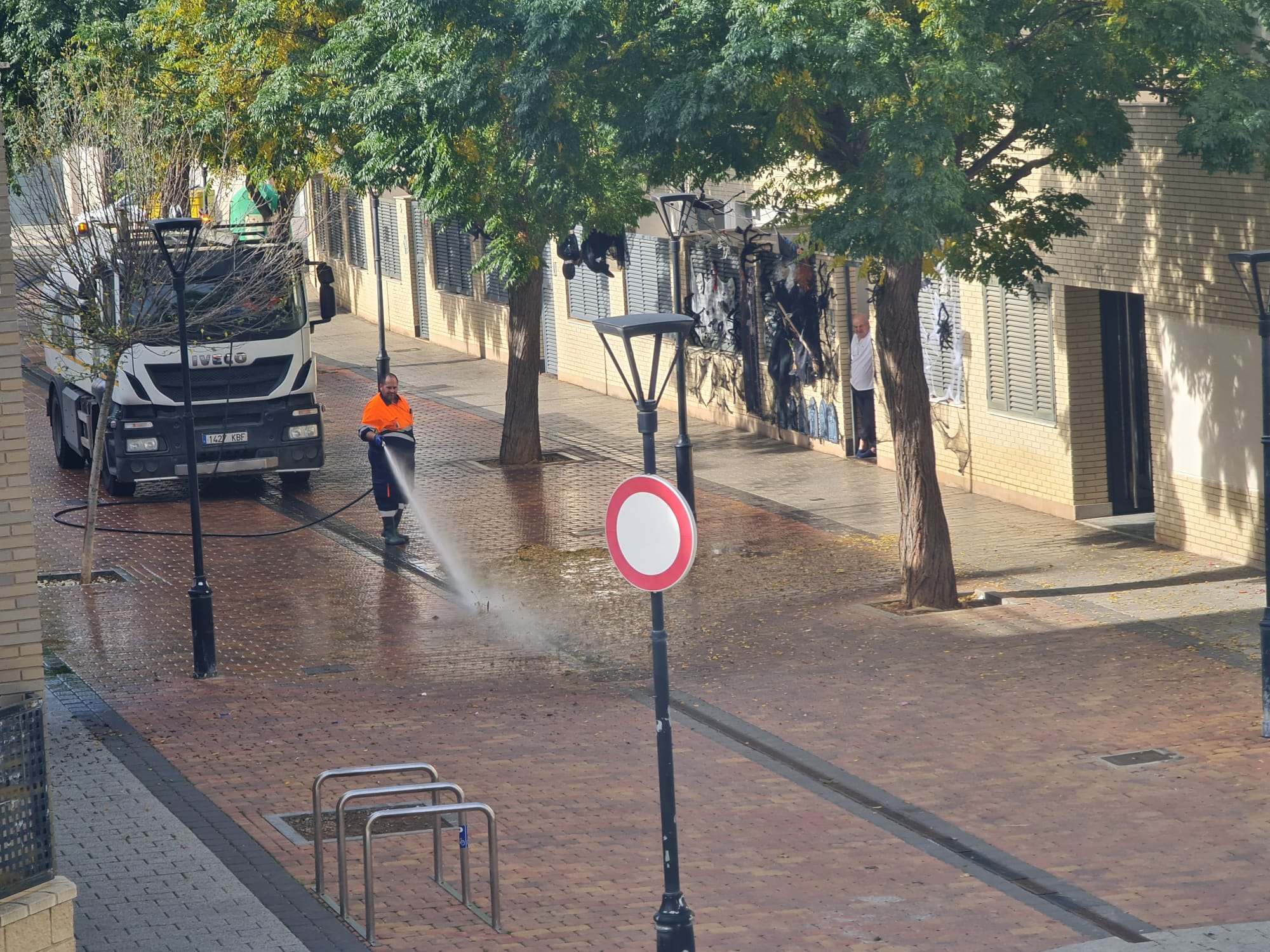 Servicios de Limpieza de Albacete este sábado en el Barrio de Medicina de la capital