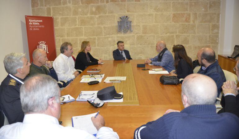 Momento de la reunión entre representantes del Ayuntamiento de Xàbia y de la Dirección General de Emergencias de la Generalitat Valenciana.